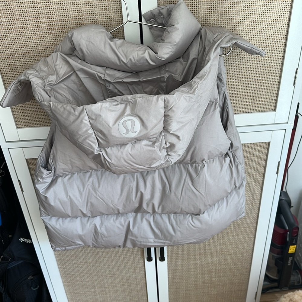 Lululemon Wunder Puff Vest. Excellent Condition. Worn a couple times. - Picture 4 of 5